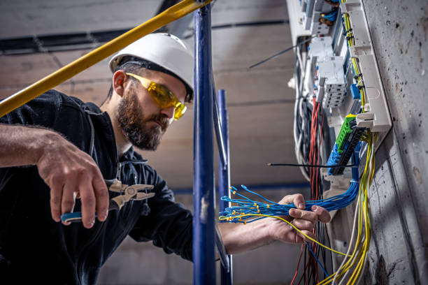 Best Electrician Near Me  in Oak Ridge North, TX